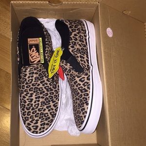 New with tags deluxe comfort animal print vans